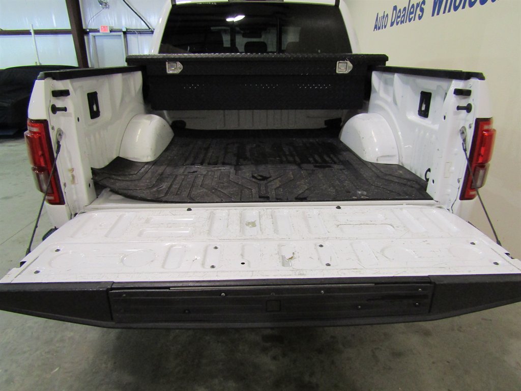 2016 Ford F150 Lariat photo