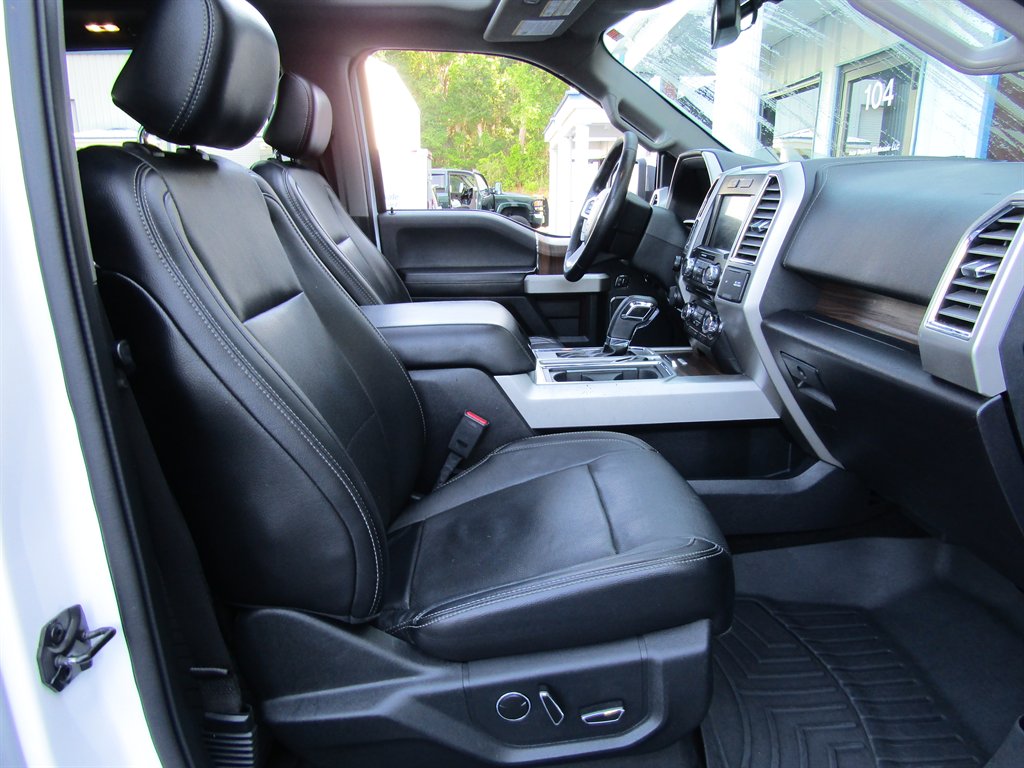 2016 Ford F150 Lariat photo