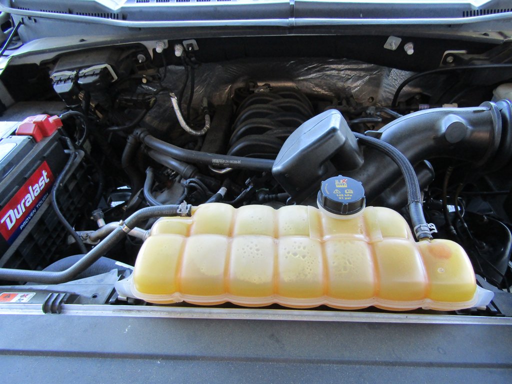 2016 Ford F150 Lariat photo