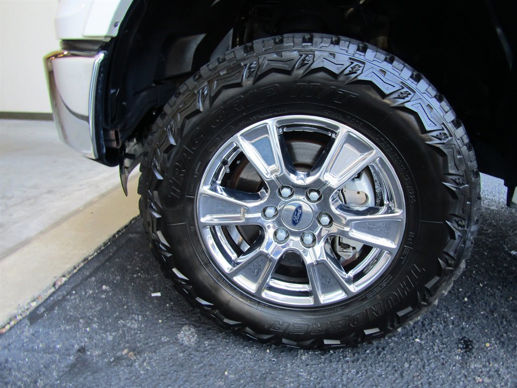 2016 Ford F150 Lariat photo
