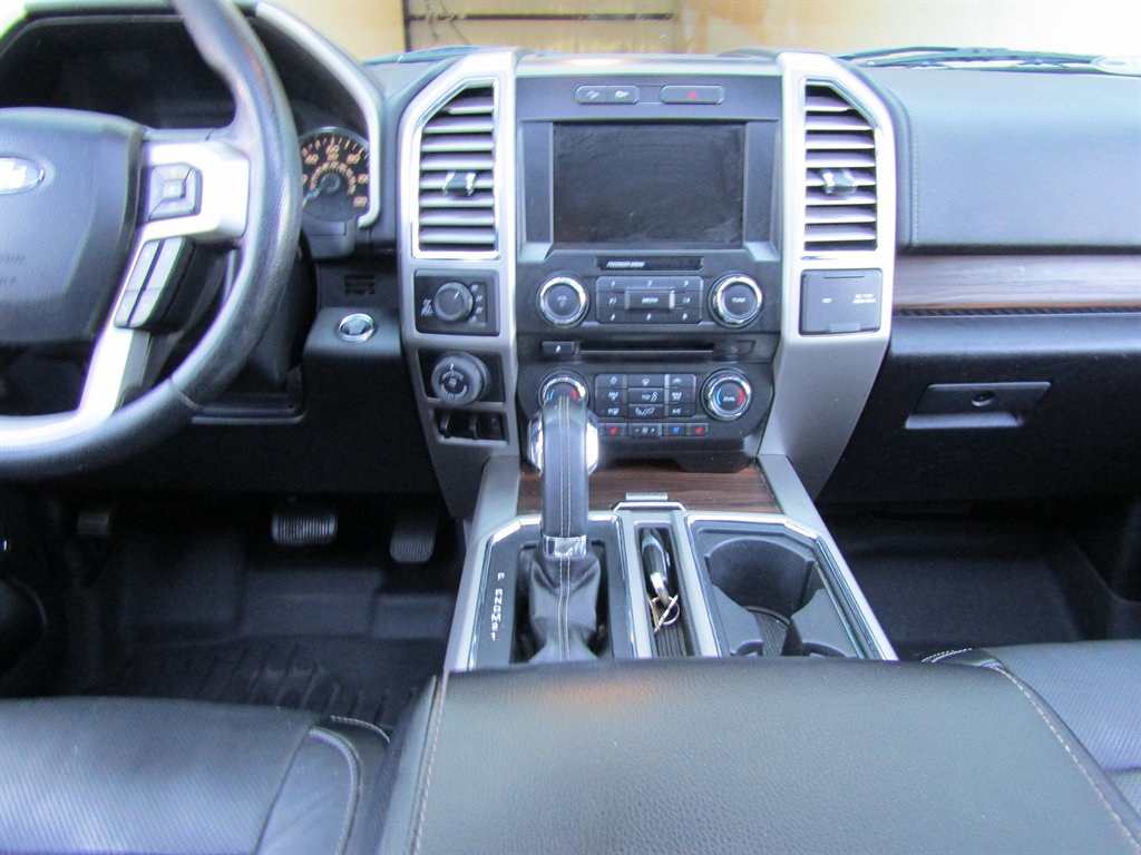 2016 Ford F150 Lariat photo