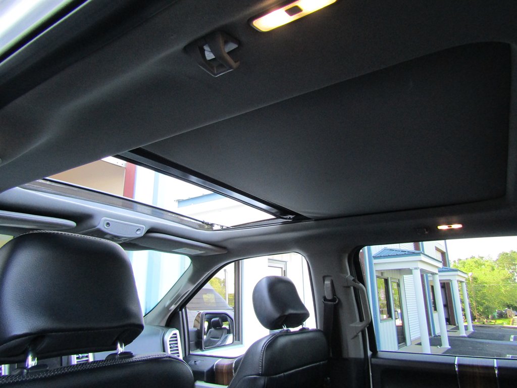 2016 Ford F150 Lariat photo