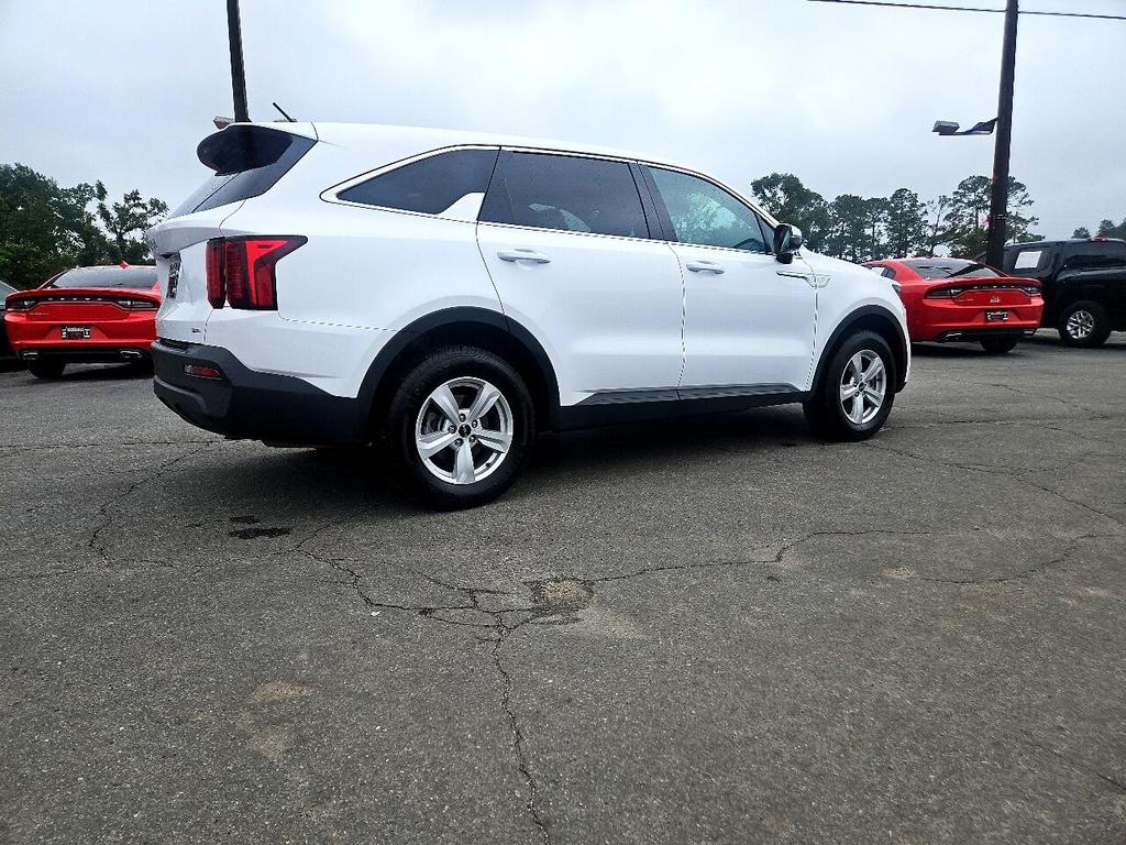 2023 Kia Sorento LX photo
