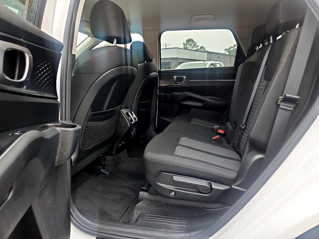 2023 Kia Sorento LX photo
