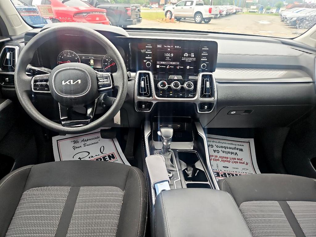 2023 Kia Sorento LX photo