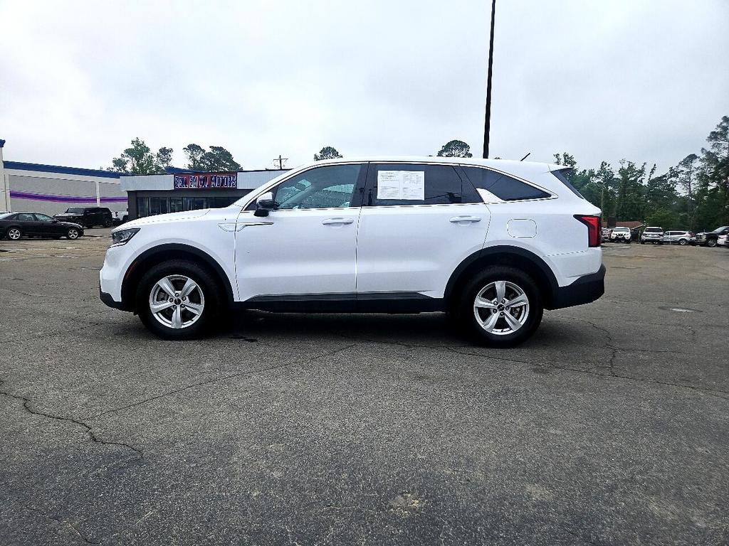 The 2023 Kia Sorento LX photos