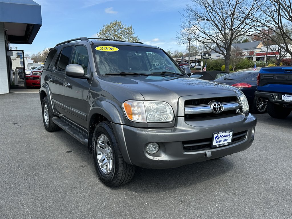 The 2006 Toyota Sequoia Limited photos