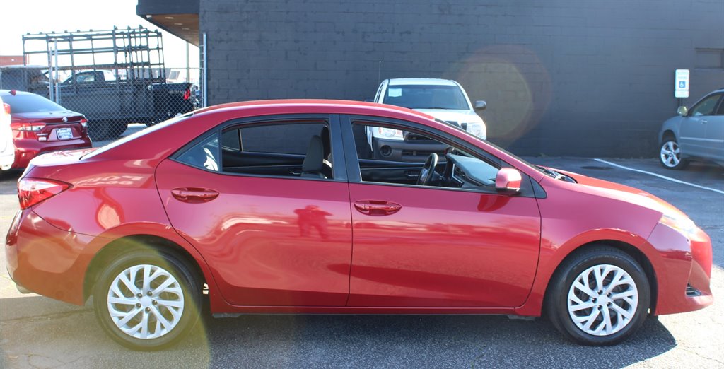 2017 Toyota Corolla LE photo