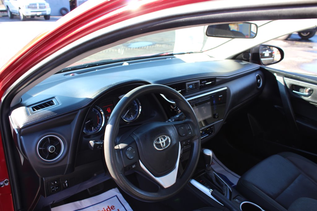 2017 Toyota Corolla LE photo
