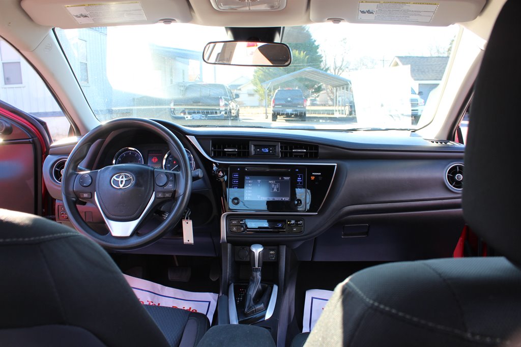 2017 Toyota Corolla LE photo