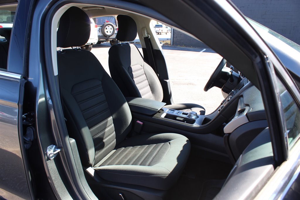 2018 Ford Fusion SE photo