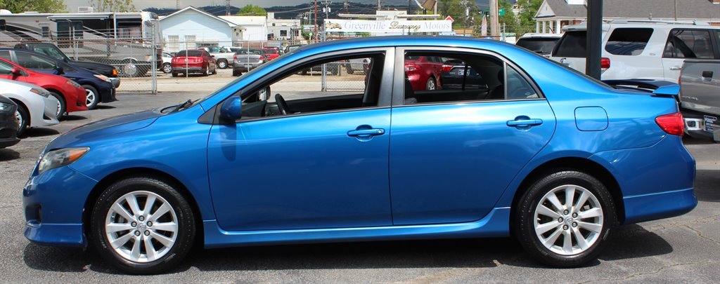 2010 Toyota Corolla photo