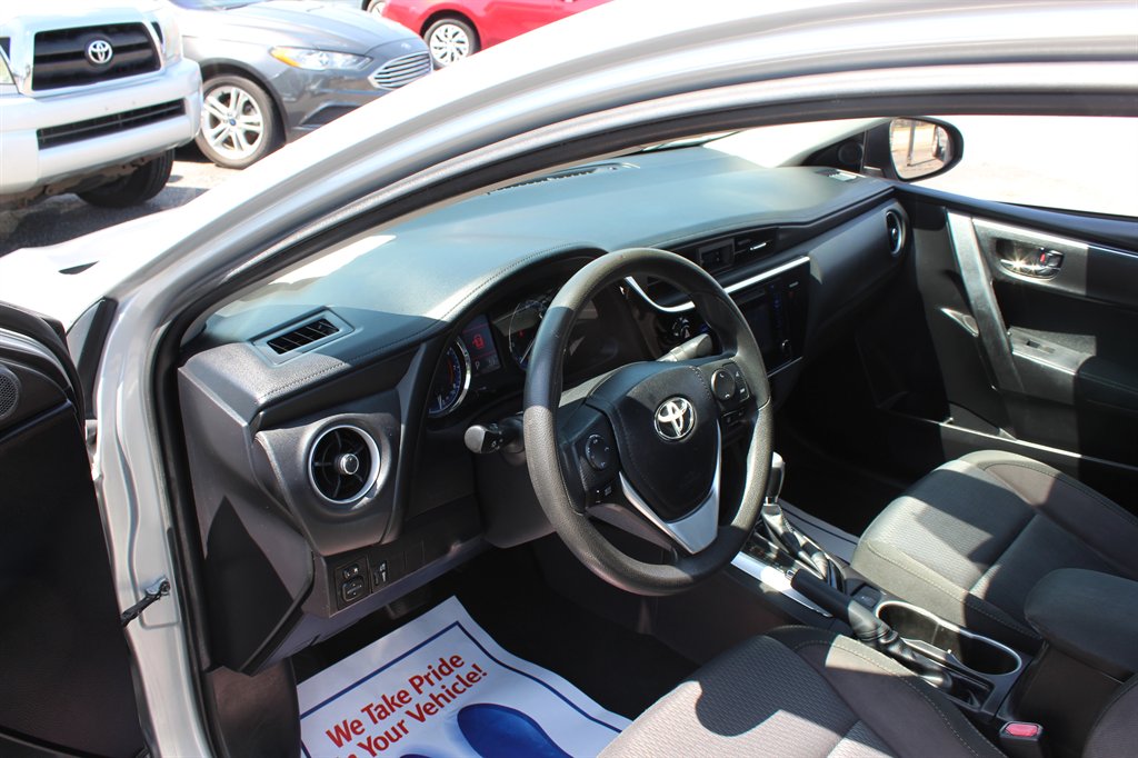 2017 Toyota Corolla LE photo