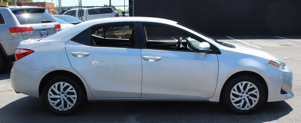 2017 Toyota Corolla LE photo