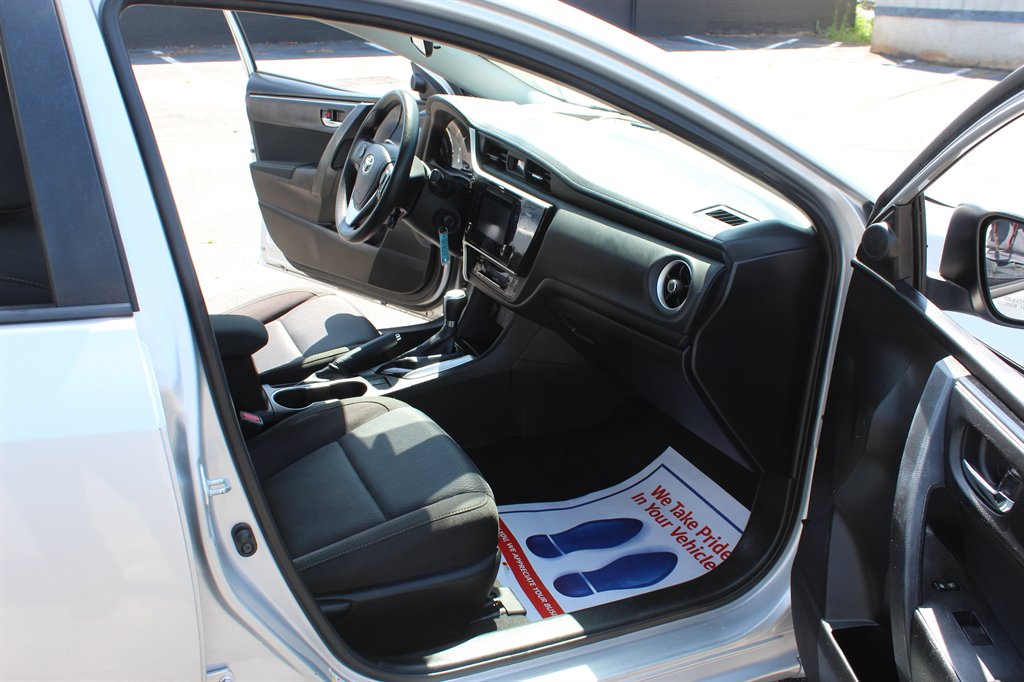 2017 Toyota Corolla LE photo