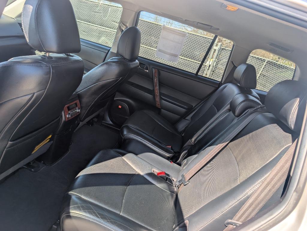 2013 Toyota Highlander - $12,995
