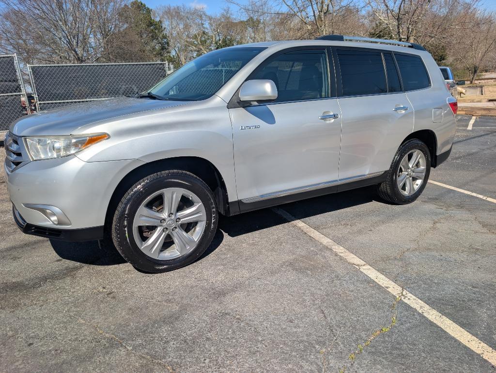 2013 Toyota Highlander - $12,995