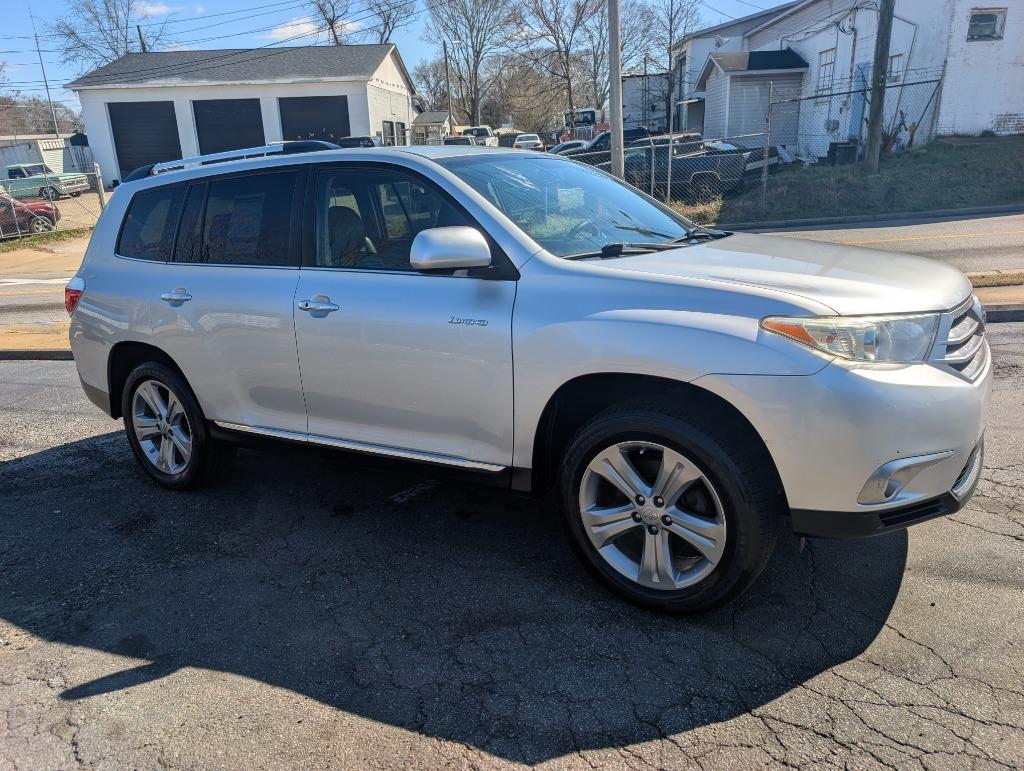 2013 Toyota Highlander - $12,995
