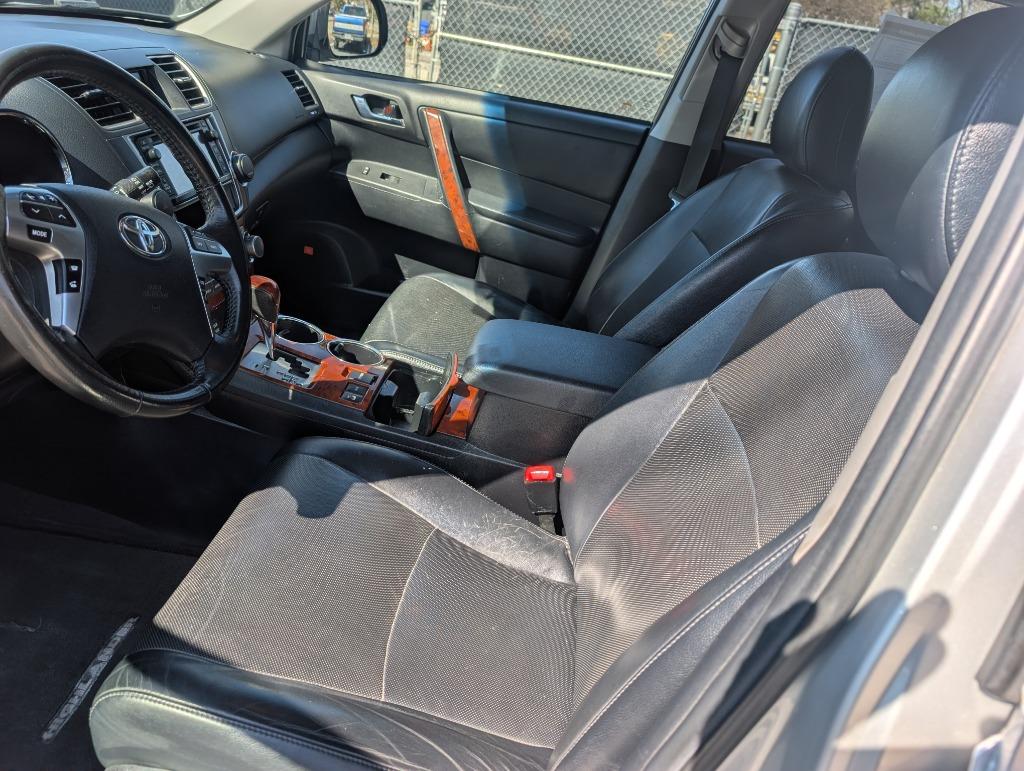 2013 Toyota Highlander - $12,995