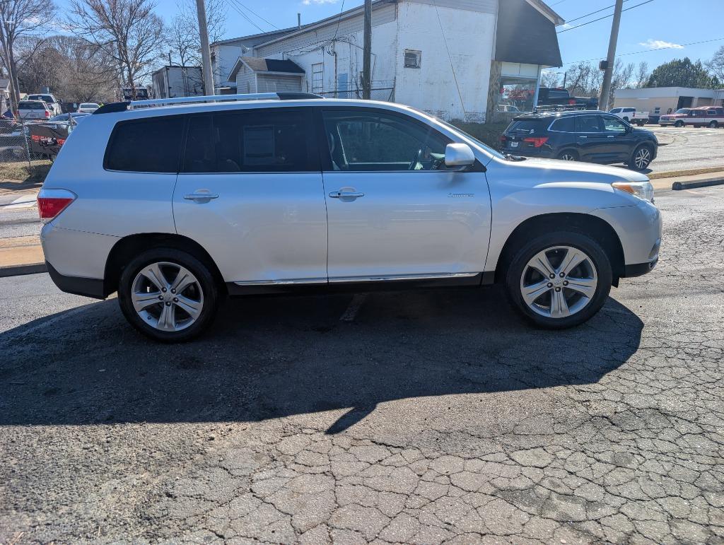 2013 Toyota Highlander - $12,995