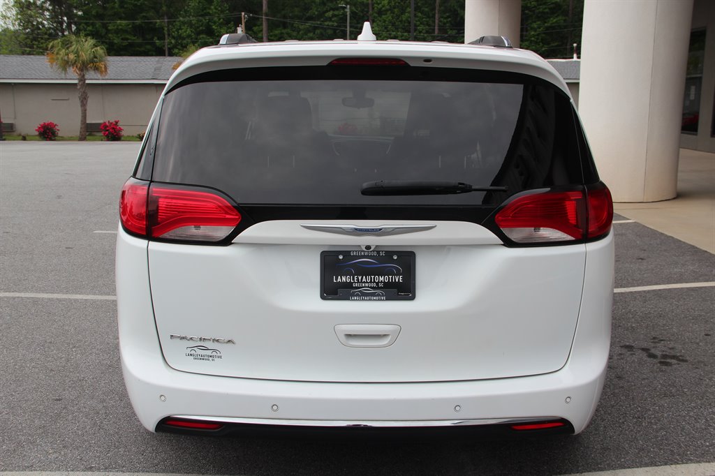 2018 Chrysler Pacifica Touring L photo