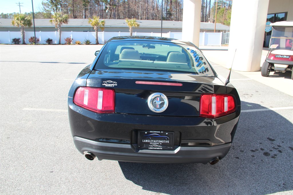 2012 Ford Mustang V6 photo