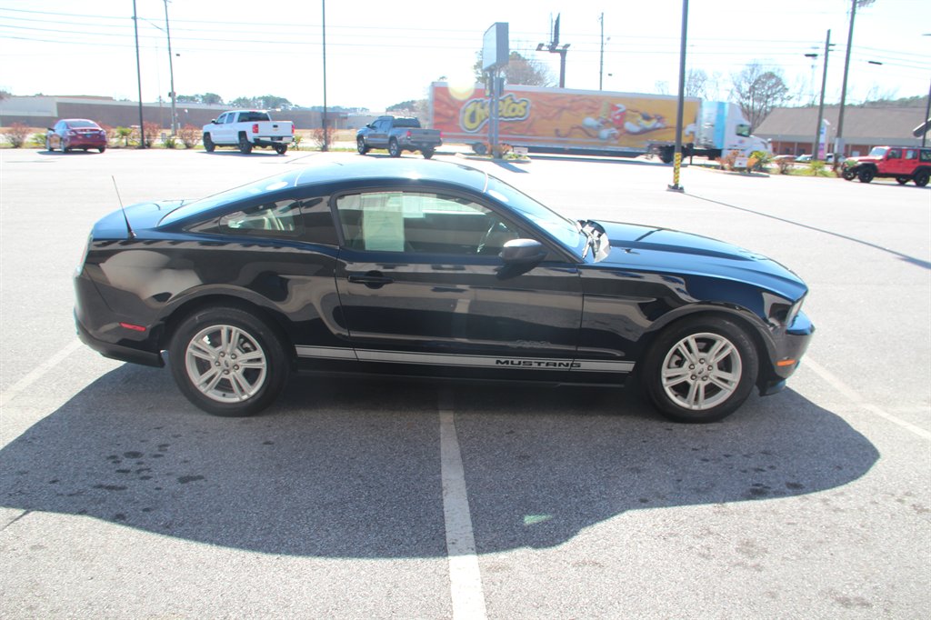 2012 Ford Mustang V6 photo