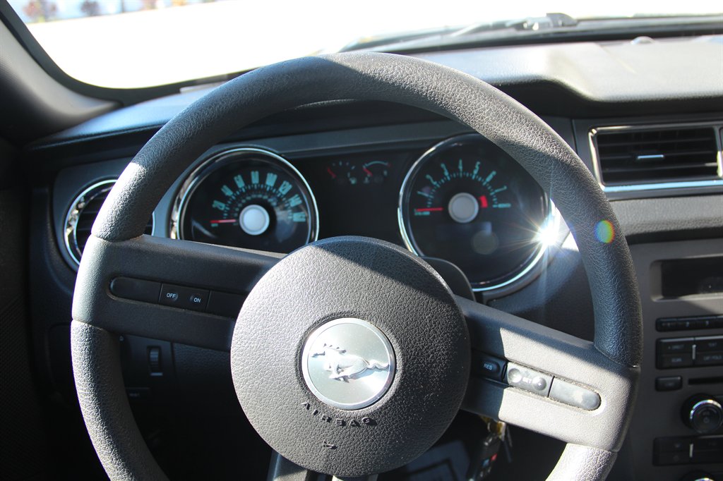 2012 Ford Mustang V6 photo