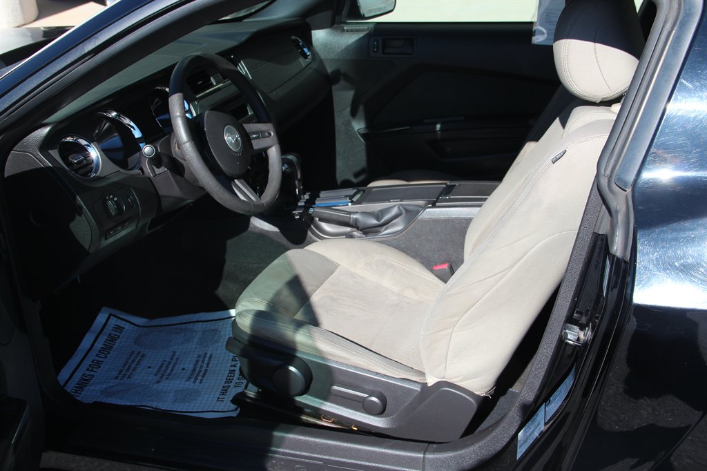 2012 Ford Mustang V6 photo