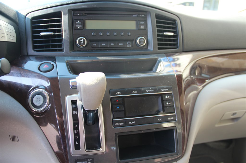 2015 Nissan Quest S photo
