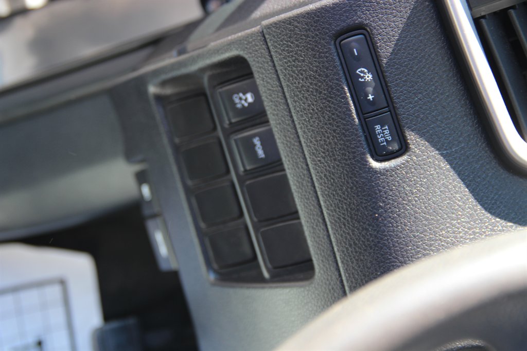 2015 Nissan Quest S photo