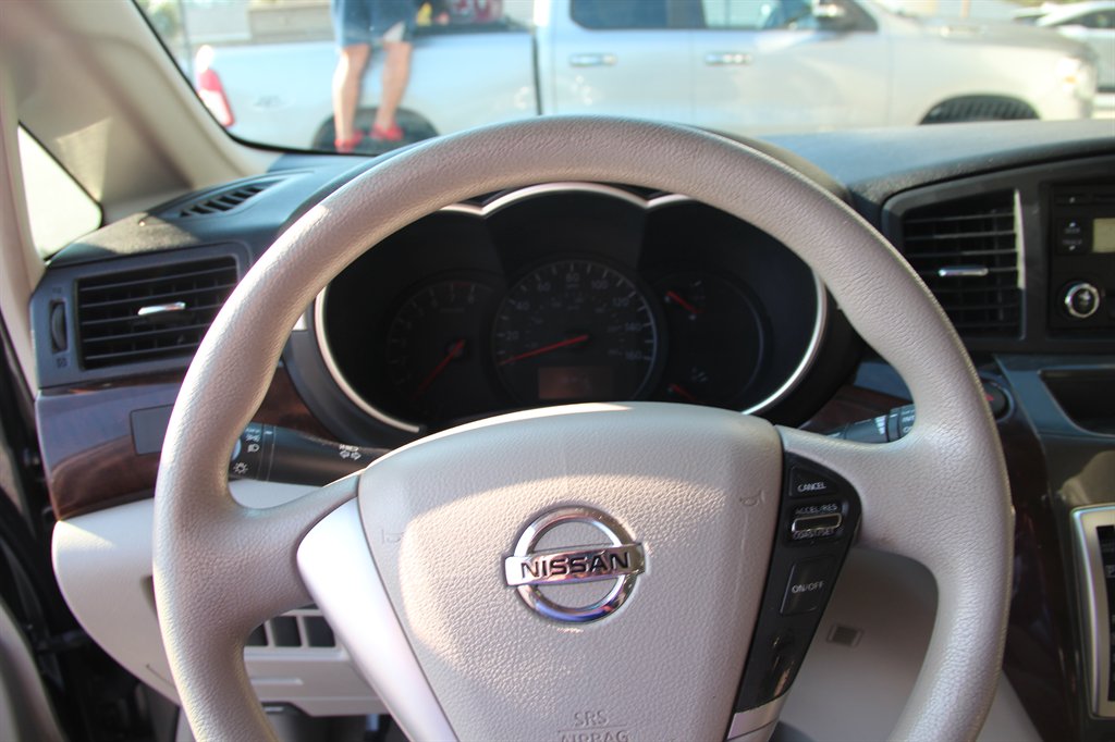 2015 Nissan Quest S photo