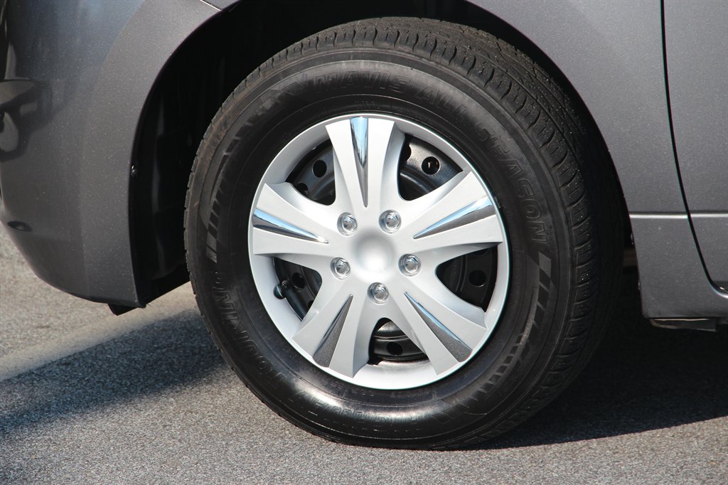 2015 Nissan Quest S photo