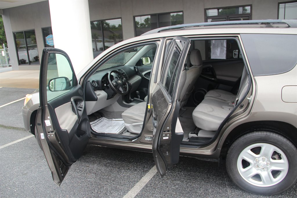 2012 Toyota RAV4 photo
