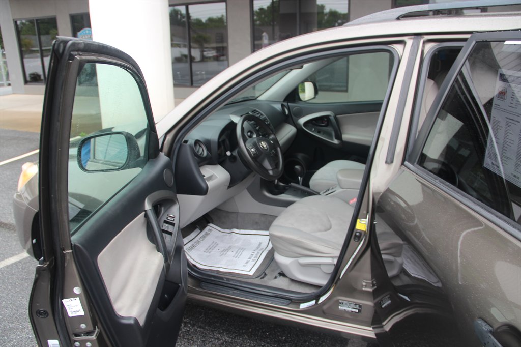 2012 Toyota RAV4 photo