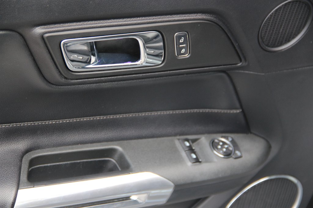 2016 Ford Mustang ECO Premium photo
