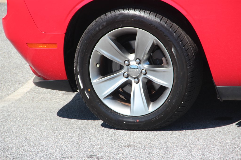 2019 Dodge Challenger SXT photo