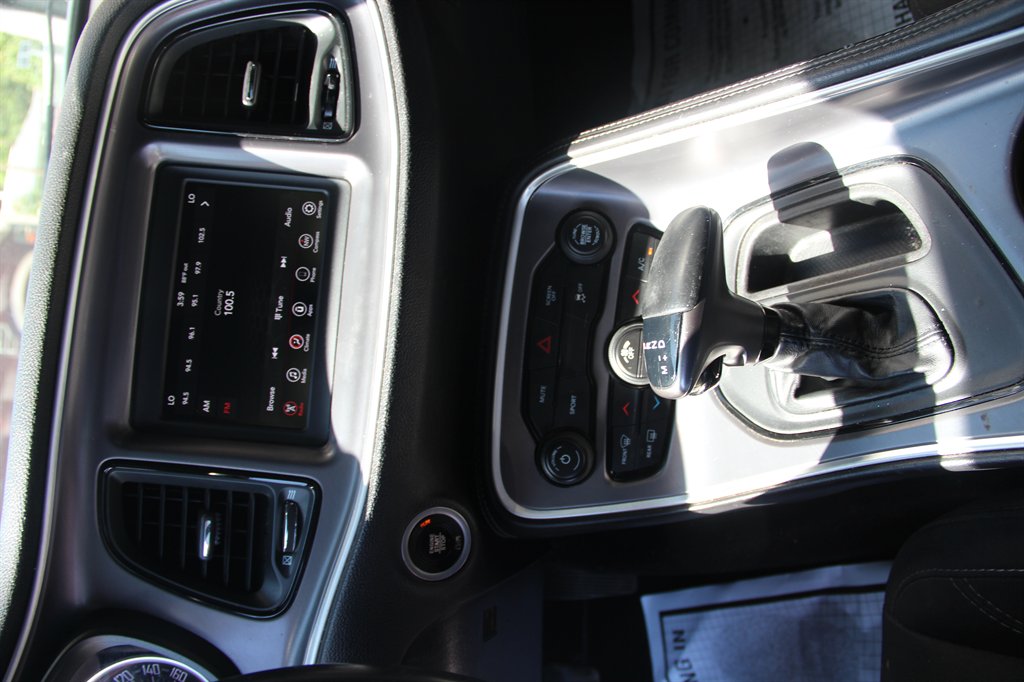 2019 Dodge Challenger SXT photo