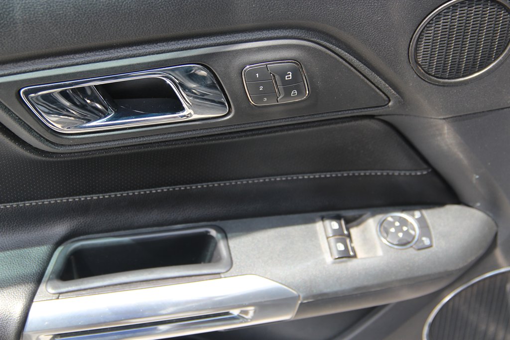 2015 Ford Mustang - $14,495