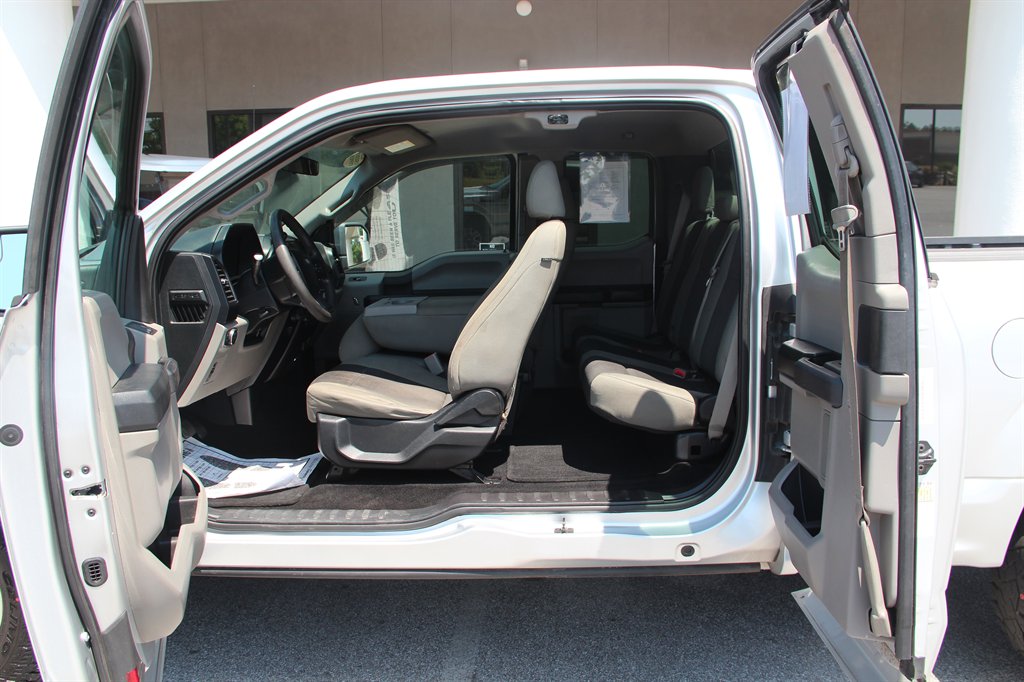 2016 Ford F-150 - $16,995