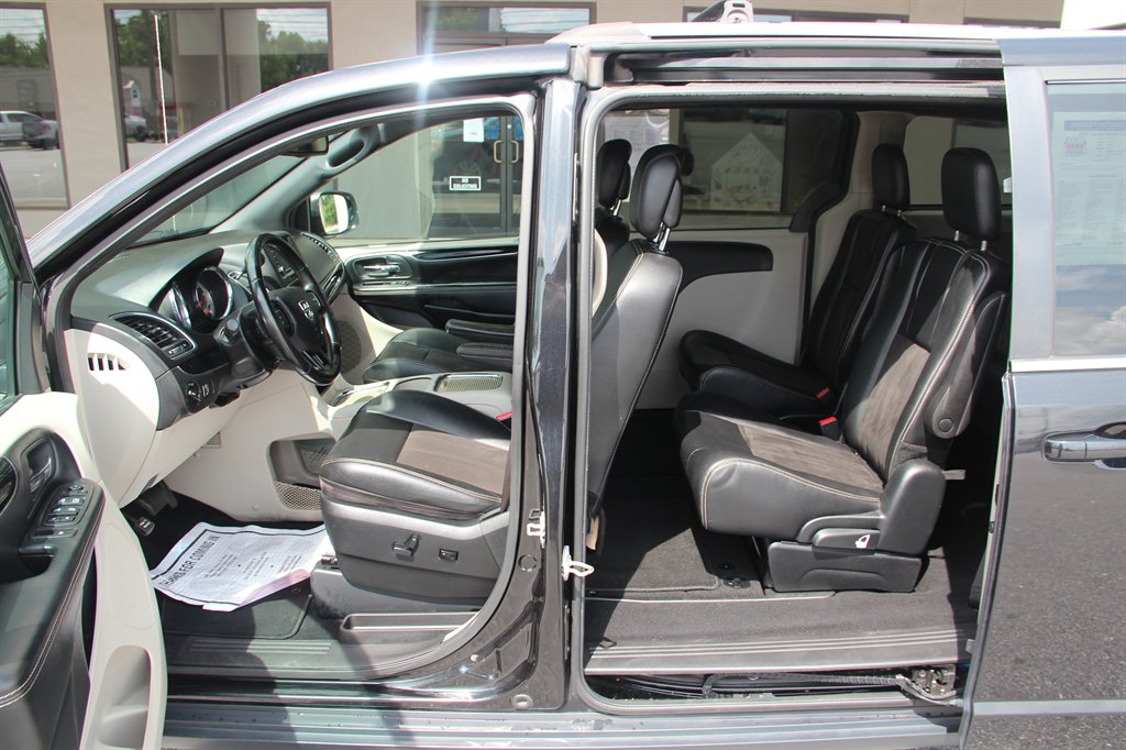 2020 Dodge Grand Caravan - $14,495