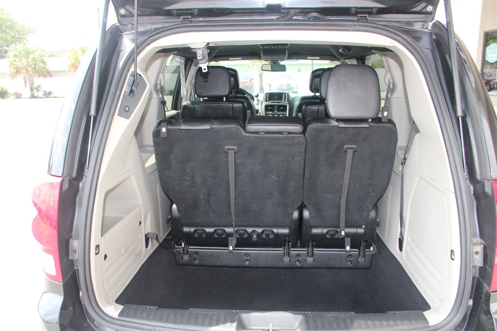 2020 Dodge Grand Caravan - $14,495