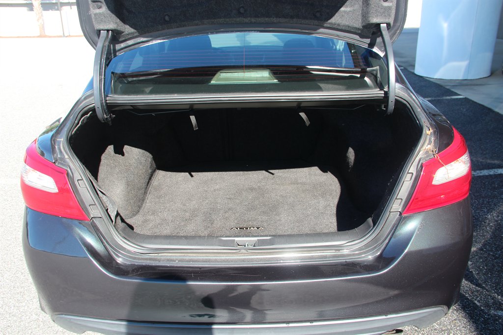 2018 Nissan Altima - $12,995