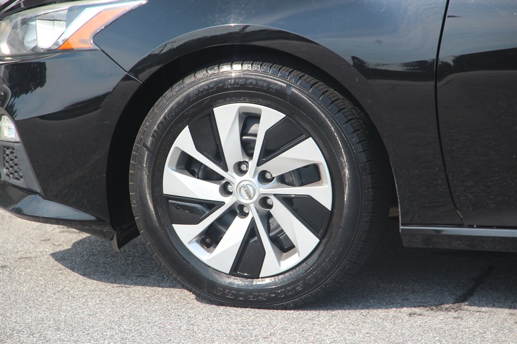 2019 Nissan Altima - $13,995
