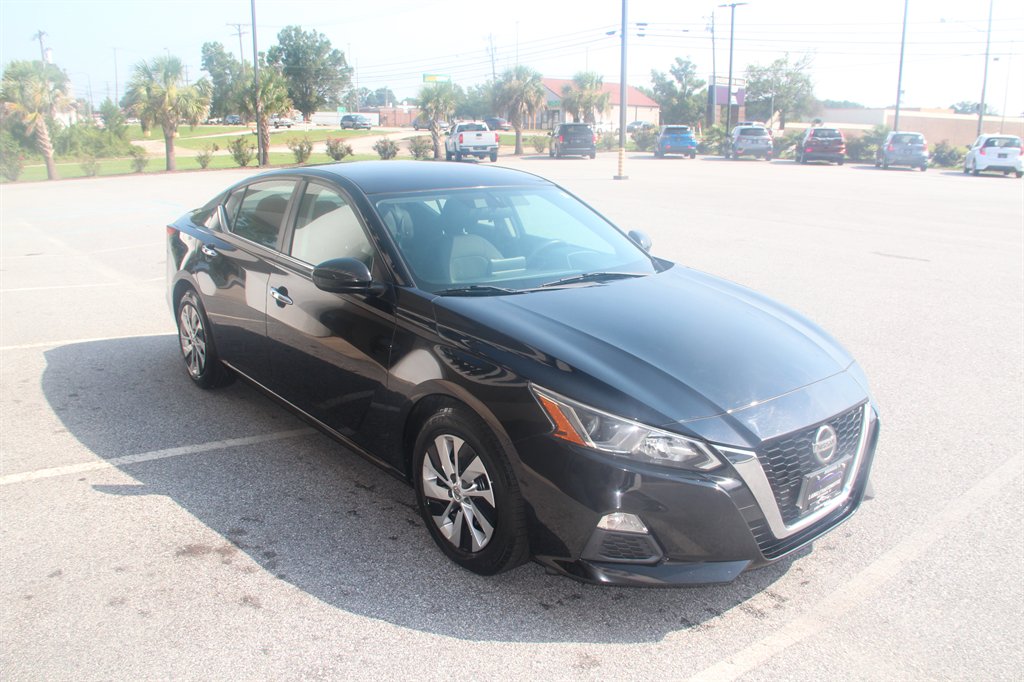 2019 Nissan Altima - $13,995