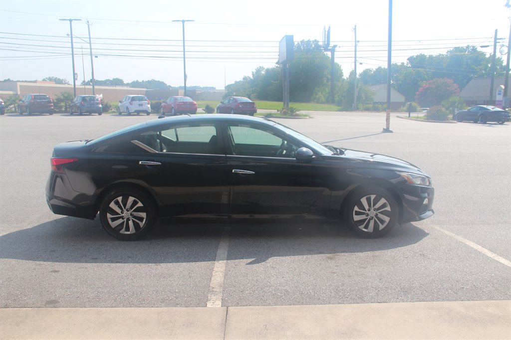 2019 Nissan Altima - $13,995