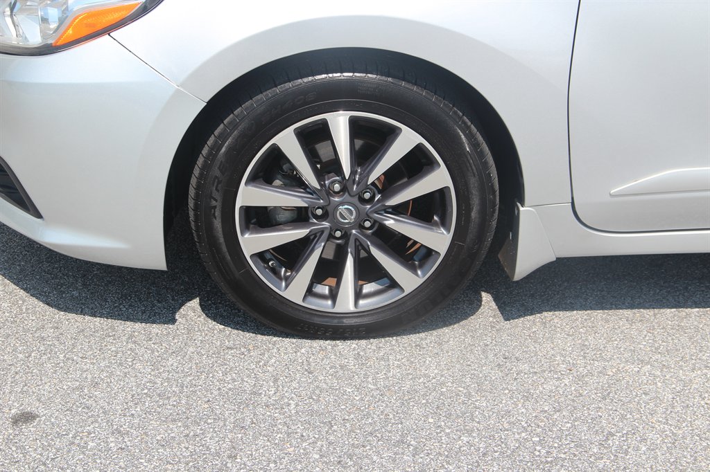 2017 Nissan Altima - $10,495