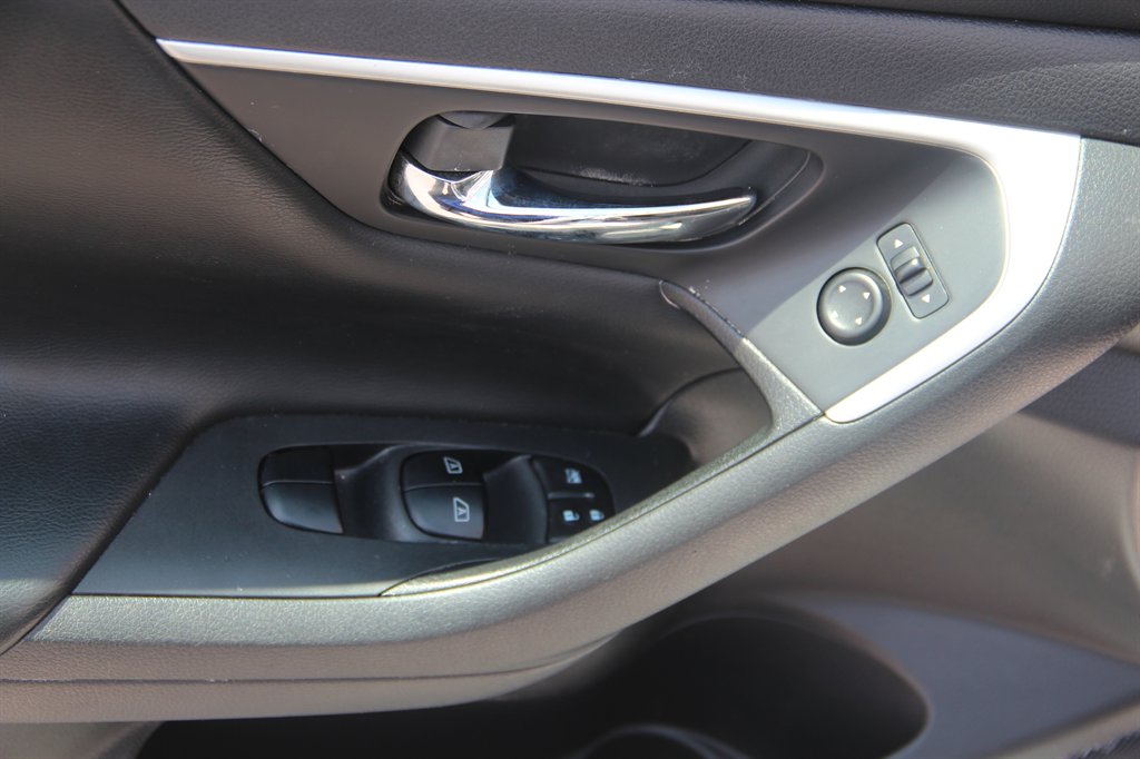 2017 Nissan Altima - $10,495
