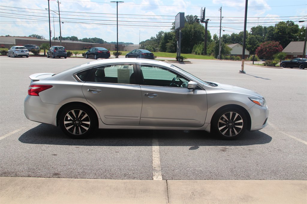 2017 Nissan Altima - $10,495
