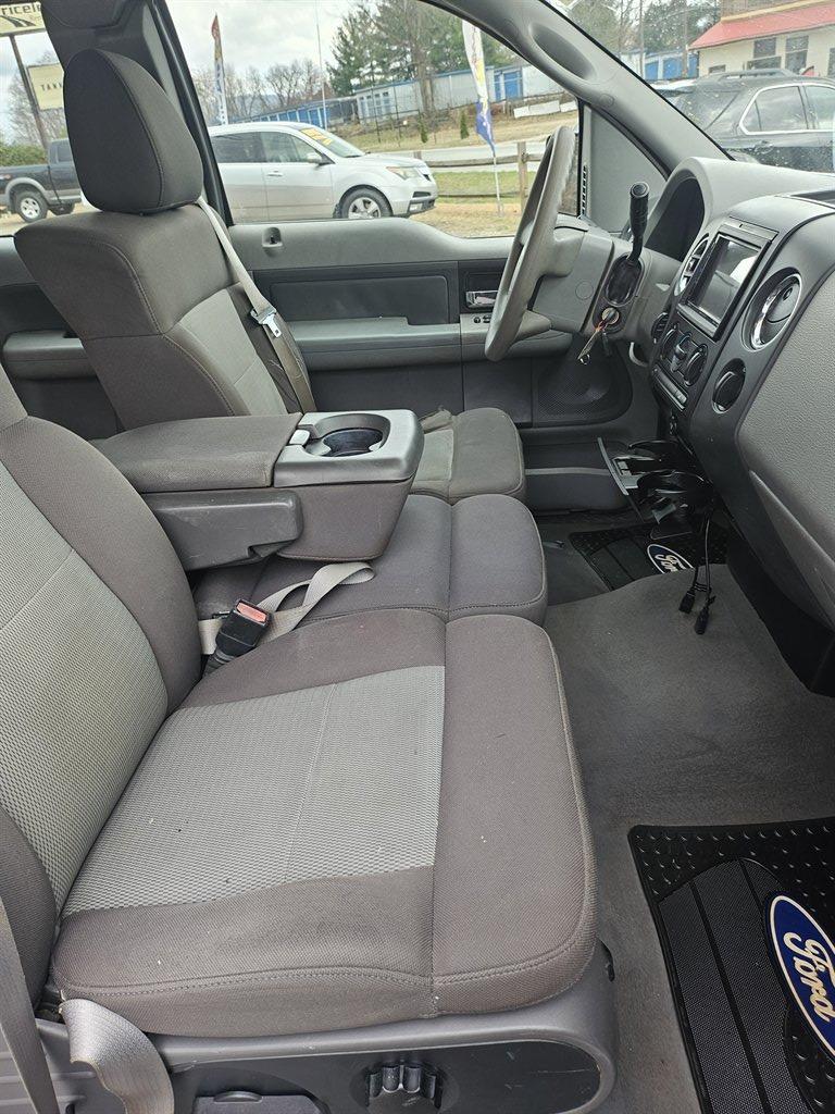2004 Ford F-150 XL photo